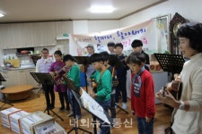 어르신들과 한바탕 놀아봐요! 산척초, 효행공연 실시!