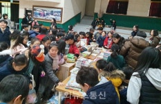 충주 성남초등학교, 가족 알뜰시장 성대히 열려
