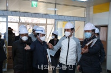 이강덕 포항시장, 영암도서관 리모델링 현장 방문