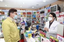 김철우 보성군수, 코로나19 공적마스크 판매 약국 현장 점검
