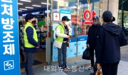자원봉사자들의 온정...약국 마스크 판매 지원에 나서