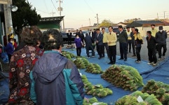 송귀근 고흥군수, 마늘재배 농가 현장 찾아 격려