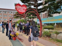 밀양 세종고,밀성고 1학년 학생들을 위한 꽃다발 전달식 열려