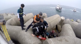 포항 신항만방파제서 낚시하던 60대 추락