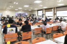 충주시청 구내식당에 투명 가림막설치