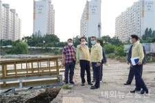 [포토] 김종식 목포시장, 제8호 태풍바비대비 영산호 현장점검
