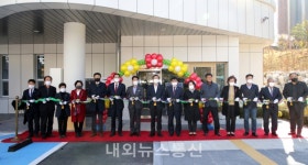 [포토뉴스] 서부권 대표 도서관, 서충주도서관 4일 문 열어