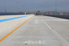 새만금 첫 간선도로망 동서도로 개통