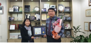 스타키그룹 금강보청기 계양센터, 국회의원 유동수 표창장 수상
