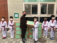 경희예한얼태권도, 사랑의 라면 기부