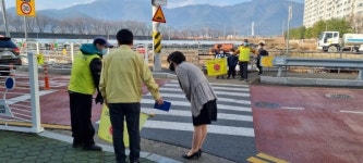 밀양교육지원청 초등학교 등교맞이 동참