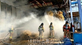 음성 삼성면 축사옆 비닐하우스 화재...인명피해 없어