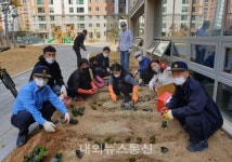 충주 호암두진하트리움, 봄맞이 사랑의 꽃화단 만들기 펼쳐