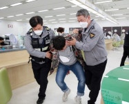 이젠 관공서 민원인 폭력행사 그만∼