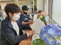 다독다독(多讀多讀) 충주 대미초등학교 도서관 개관