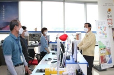 조길형 충주시장, 무지개길 게스트하우스 현장 방문