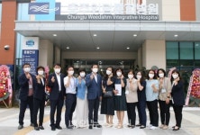 [포토] 조길형 시장, 충주위담통합병원 개원 관계부서 직원 격려!