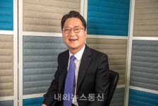 30년 넘는 친환경 외길 박남식...도로 미끄럼 방지에 헌신