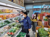 경북농협 김춘안 본부장, 하나로마트 여름철 고위험군 식품 점검