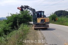 음성군 맹동면 자율방재단, 용촌리 한천 제방도로 제초작업