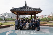 청주교육청, 누구나 환영 옥외쉼터 현판식 가져