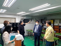 김정식 미추홀구청장, 한길야간고등학교 리모델링·물품 지원 기업에 감사패 전달