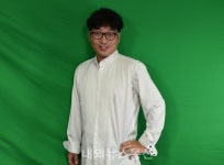 아버지에 그리움 담은 빈자리 노래하는 김동규