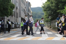 인천서부경찰서, 民‧警‧官 합동 어린이교통안전‧학교폭력 예방 캠페인 실시