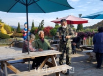 이천시 마장면 민․관․군이 함께한 어른신 행복사진관 촬영