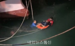 목포해경, 한밤중 항내 해상에 빠진 익수자 2명 잇따라 구조