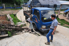 마을길 훼손은 안될 일 vs 내 땅은 내 마음대로