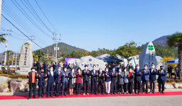 고흥군연합회, 학습단체와 함께 상징탑 제막식