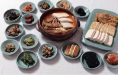 토굴항아리에서 10년 숙성시킨 묵은지의 맛