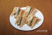 [토닭토닭 식당 레시피북①] 색다른 식감 토종닭 클럽 샌드위치