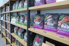 1,500만 펫팸족 교두보…프리미엄 펫푸드로 펫미족 지갑 연다