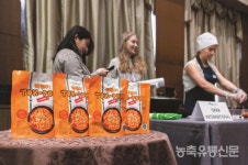 [오크라인터내셔날] "한국의 매운맛 보실래요"···현지인 입맛 '픽'···인도네시아 시장 활짝