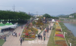 남원시, 춘향ㆍ몽룡 꽃 대형조형물 관광객 최고 인기