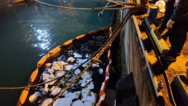 감천항 7부두에 기름 유출...5시간 만에 방제 완료