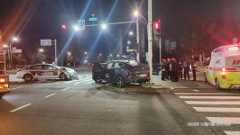 해운대 센텀시티 교차로서 SUV·택시 충돌...2명 부상