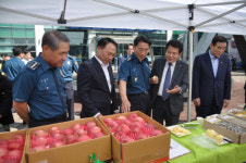 농협 광주본부, 농축산물 직거래장터 호응