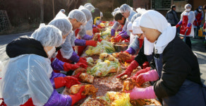 양로원 김장 봉사 나선 광주지법 무등봉사단