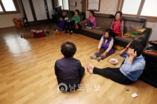 <영암 버스사고 현장르포> 젊어 시집와 의지하고 살았는데…무슨 날벼락인지