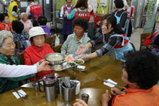 롯데아울렛 남악점, 삼계탕 봉사