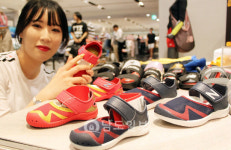 광주 신세계, 마블 컬래버레이션 아쿠아슈즈 선봬