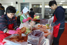 2018 빛고을 사랑나눔 김장대전 첫날부터 북적