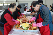 2018 빛고을 사랑나눔 김장대전 첫날부터 북적