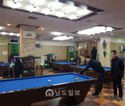 담배 연기 사라져 상쾌…가족과 함께 당구 즐겨요