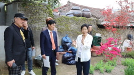 이장호 영화감독 지산2동 어르신 쉼터 방문