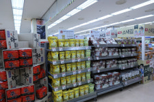 롯데마트, 광주수영대회 앞두고 외국인 인기 상품 선봬