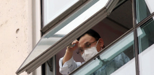 필요한 물건 요구하는 광주21세기병원 격리된 환자